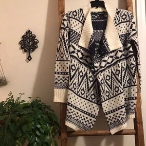 White and Black Aztec Patterned Knit Cardigan XS